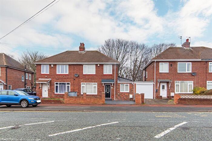 4 Bedroom Semi Detached House For Sale In Silver Lonnen, Newcastle Upon Tyne, NE5