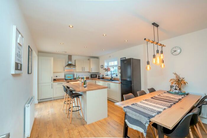 4 Bedroom Detached House For Sale In Sissons Close, Barnack, Stamford, PE9