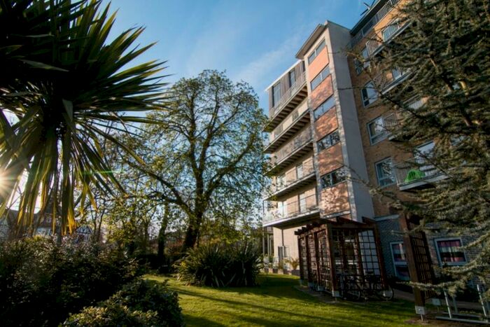 1 Bedroom Flat To Rent In Coombe Way, Farnborough, Hants, GU14