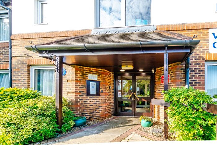 1 Bedroom Property For Sale In Beechwood Gardens, Caterham, Surrey, CR3