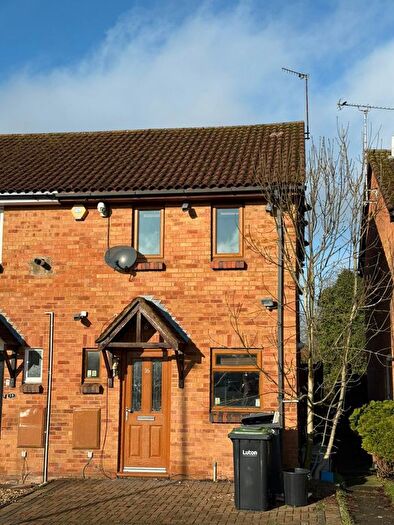 2 Bedroom End Of Terrace House For Sale In Springfield Road, Luton, LU3