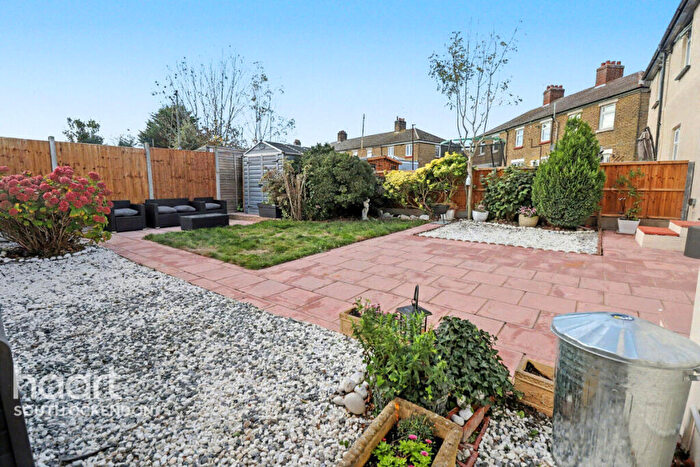 3 Bedroom Semi Detached House For Sale In Hall Avenue, Aveley, RM15