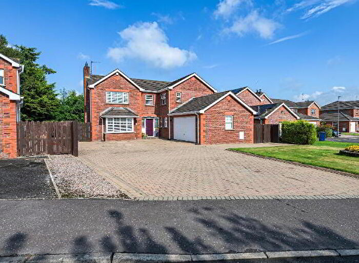 4 Bedroom Detached House With Garages For Sale In Weavers Lane, Waringstown, BT66
