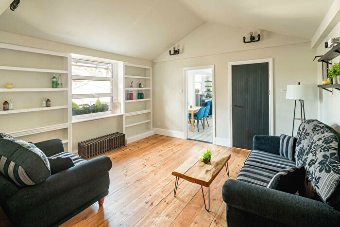 2 Bedroom Apartment For Sale In Southampton Way, London, SE5