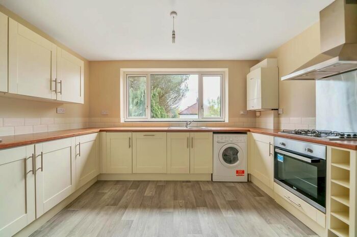 4 Bedroom Flat To Rent In Ellesmere Road, Chiswick, W4