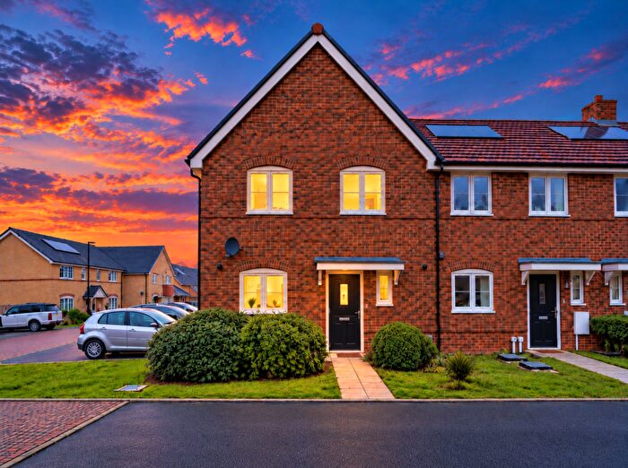 3 Bedroom Terraced House For Sale In Autumn Drive, Longwick, HP27