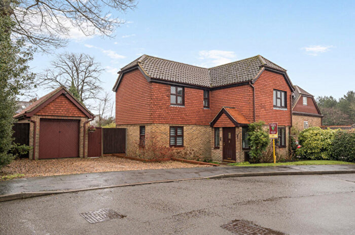 3 Bedroom Detached House For Sale In Oak Ridge, West End, Woking, Surrey, GU24