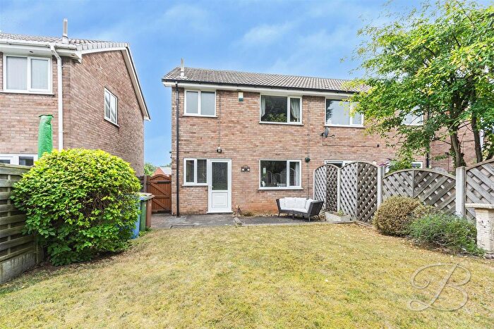 3 Bedroom Semi-Detached House For Sale In Abbotts Croft, Mansfield, NG19
