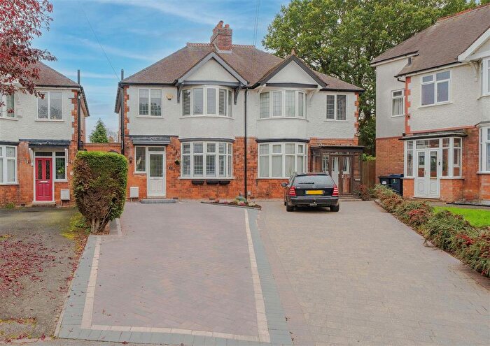 3 Bedroom Semi-detached House For Sale In Brandwood Grove, Kings Heath, Birmingham, B14