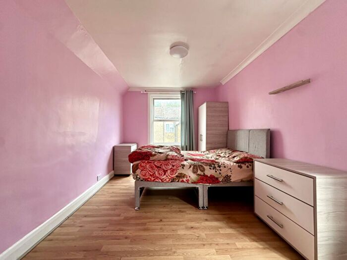 5 Bedroom House To Rent In Medlar Street, Camberwell, SE5