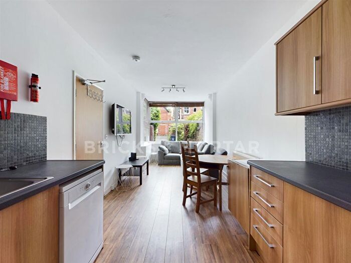 5 Bedroom Flat To Rent In Henshelwood Terrace, Jesmond, Newcastle Upon Tyne, NE2