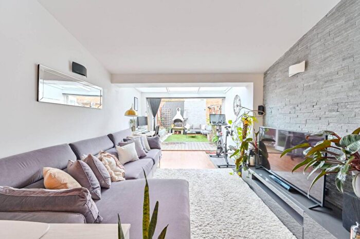 1 Bedroom Flat For Sale In Darwin Street, London, , Elephant And Castle, London, SE17