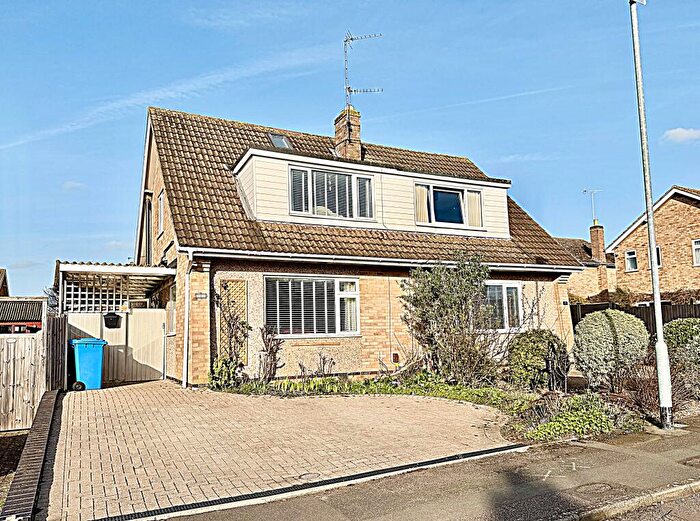 3 Bedroom Semi Detached House To Rent In St Giles Close Kettering, NN15