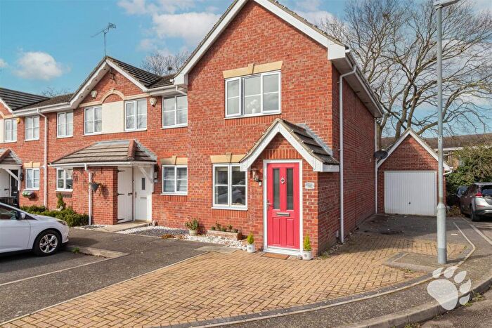 2 Bedroom End Of Terrace House For Sale In Kingsley Meadows, Wickford, SS12