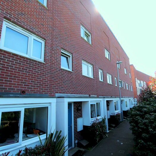 5 Bedroom House To Rent In Aviation Avenue, Hatfield, AL10