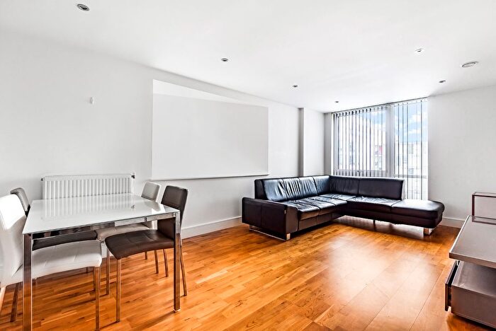 2 Bedroom Flat To Rent In Dowells Street, Greenwich, SE10