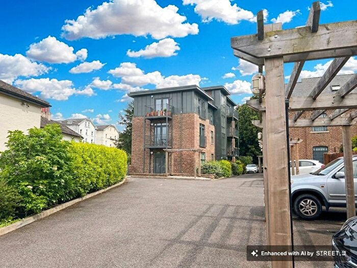 2 Bedroom Flat To Rent In Phoenix Yard, Tunbridge Wells, TN4