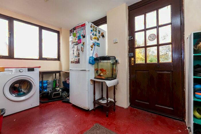 3 Bedroom End Of Terrace House For Sale In Clough Street, Rotherham, S61