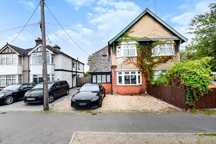 3 Bedroom Semi-Detached House For Sale In Salisbury Road, Totton, Southampton, Hampshire, SO40