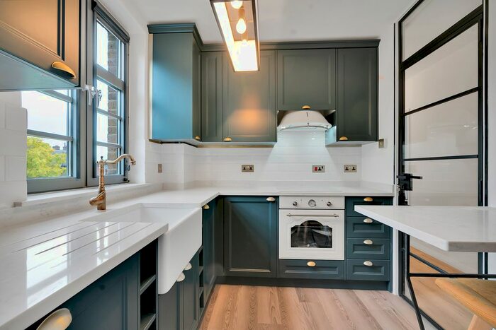 4 Bedroom Flat To Rent In Great Percy Street, Islington, London, WC1X