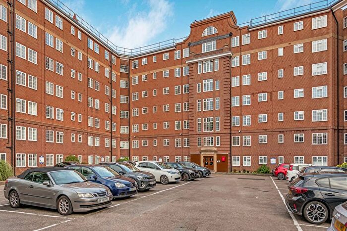 2 Bedroom Flat To Rent In Goldhawk Road, Chiswick, W6