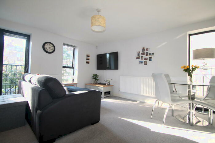 1 Bedroom Flat To Rent In Orme Court, The Crescent, Sidcup, DA14