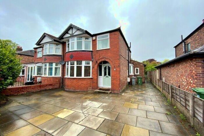 3 Bedroom Semi-Detached House To Rent In Wynyard Close, Sale, M33