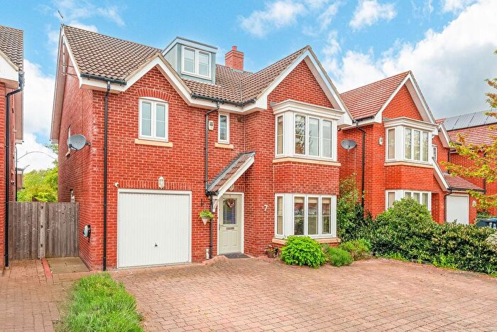 5 Bedroom Detached House For Sale In Norfolk Close, Iver, SL0