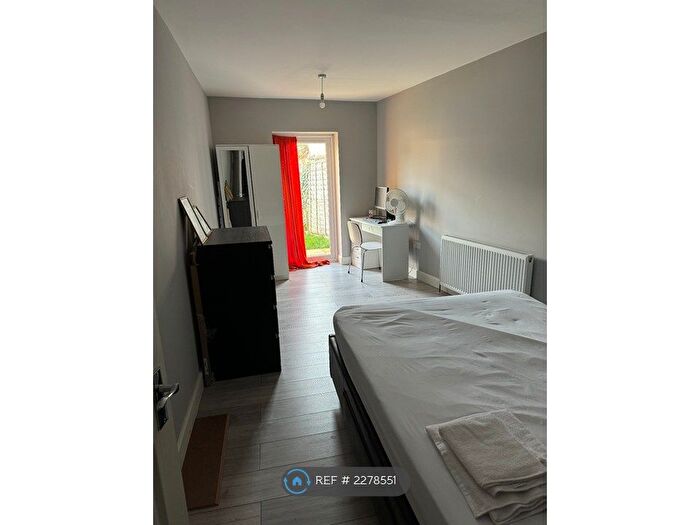 1 Bedroom Flat To Rent In Edmonton, London, N9