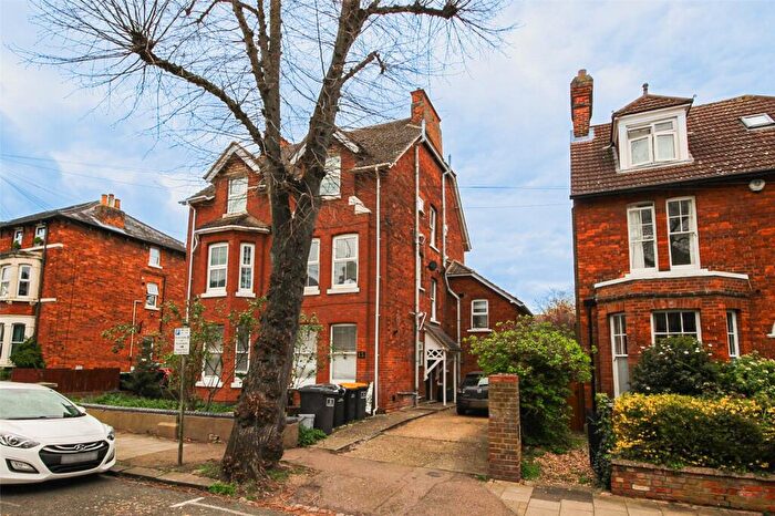 2 Bedroom Apartment For Sale In Chaucer Road, Bedford, Bedfordshire, MK40