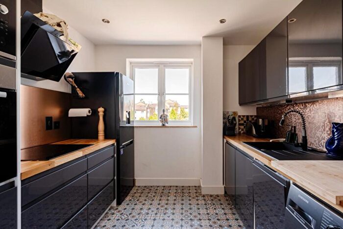 2 Bedroom Apartment For Sale In Propelair Way, Colchester, CO4