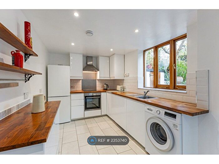 1 Bedroom Flat To Rent In Liston Road, London, SW4