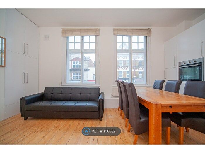 2 Bedroom Flat To Rent In Tooting High Street, Tooting, SW17