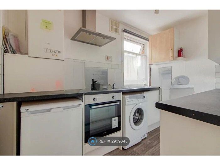 2 Bedroom Flat To Rent In Wellfield Road, London, SW16