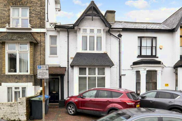 2 Bedroom Flat To Rent In Blunt Road, South Croydon, CR2