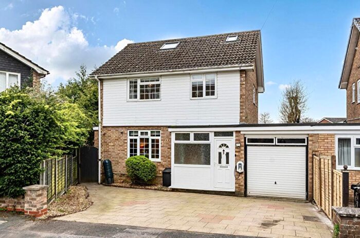 4 Bedroom Link Detached House For Sale In Clanfield Close, Chandlers Ford, SO53