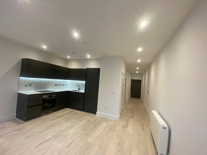 1 Bedroom Flat To Rent In Memorial Avenue, Slough, SL1