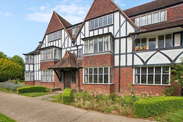 2 Bedroom Flat To Rent In Queens Drive, Acton, W3