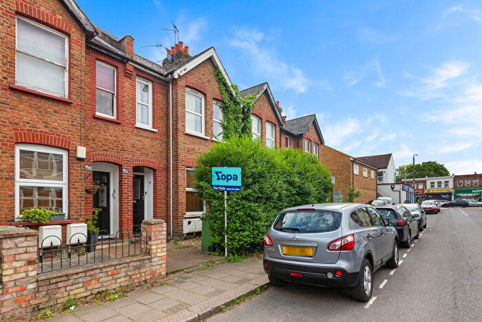 2 Bedroom Flat For Sale In Rosslyn Crescent, Harrow, HA1