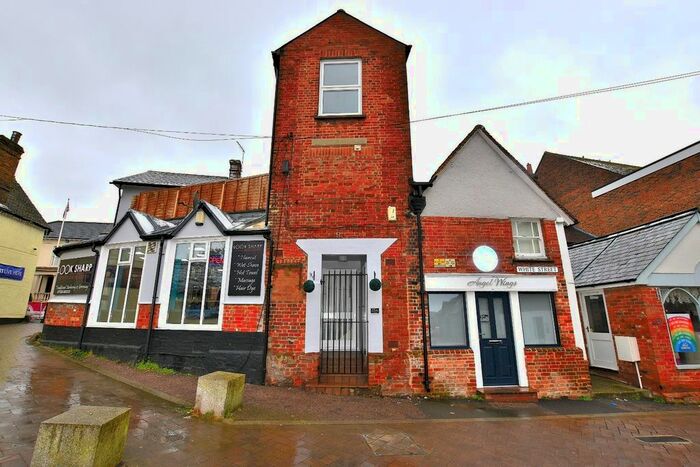 2 Bedroom Flat To Rent In High Street, Dunmow, CM6