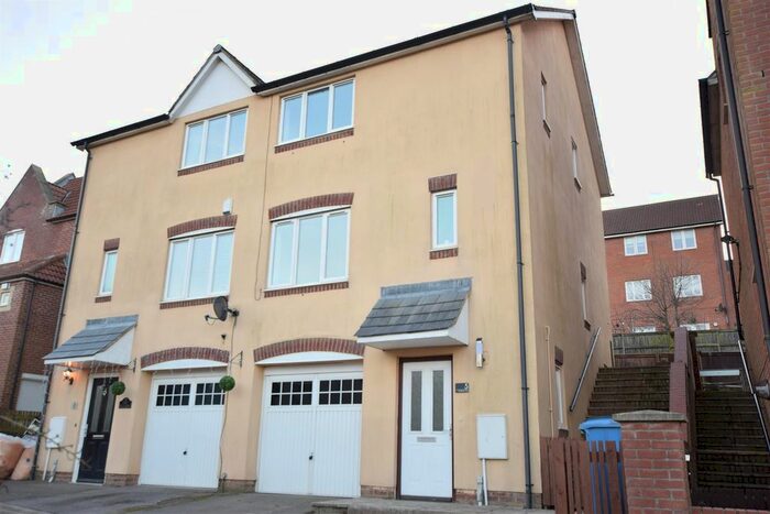 3 Bedroom Semi-Detached House To Rent In Blueberry Way, Scarborough, YO12