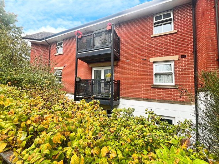 2 Bedroom Flat For Sale In Bell Chase, Aldershot, Hampshire, GU11