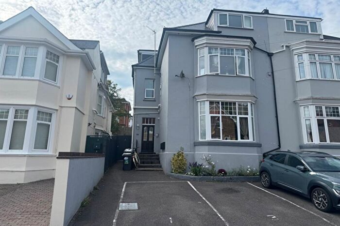 2 Bedroom Flat To Rent In Bedroom Second Floor Flat In Alum Chine, BH4