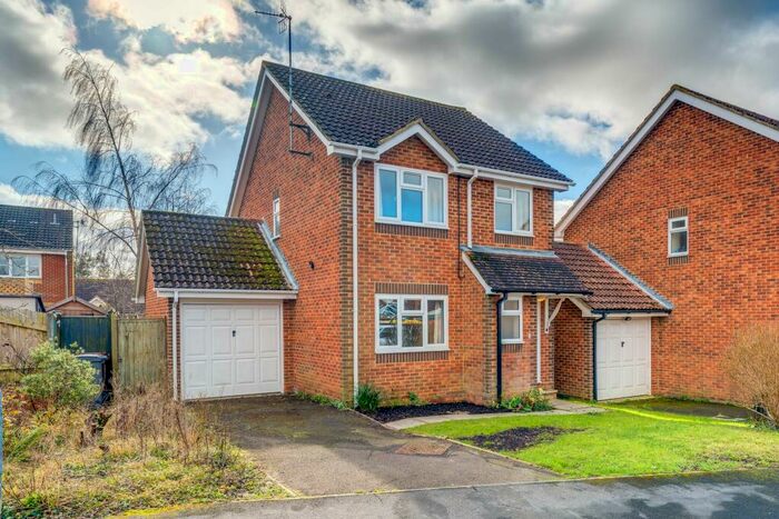 3 Bedroom Detached House To Rent In Ashley Gardens, Amberstone, Hailsham, BN27