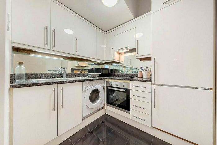 2 Bedroom Flat To Rent In Belgrave Road, Pimlico, London, SW1V