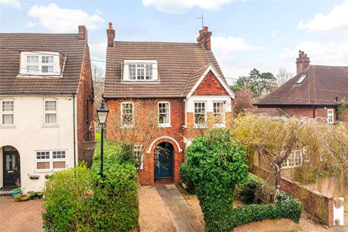 5 Bedroom Detached House For Sale In Pemberley Avenue, Bedford, Bedfordshire, MK40