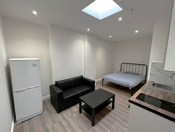 Studio To Rent In Ashley Drive, Isleworth, TW7