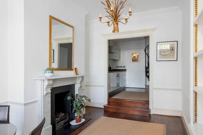 2 Bedroom Mews To Rent In St. George's Square Mews, Pimlico, London, SW1V