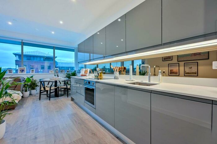 2 Bedroom Flat To Rent In Liongate House, Guildford, GU1