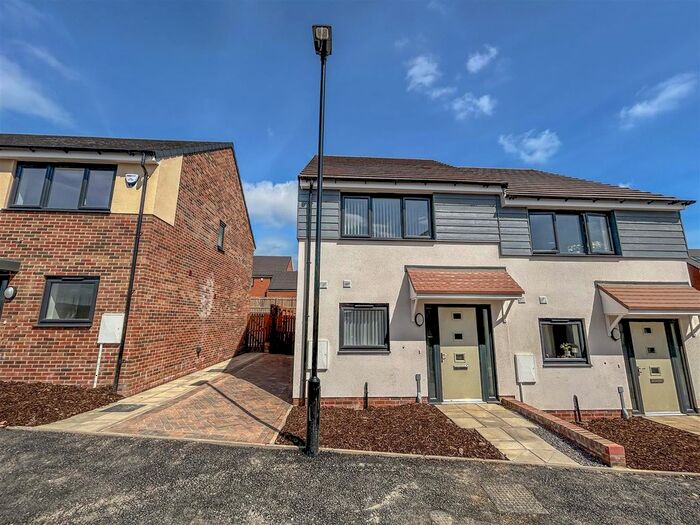 2 Bedroom Semi Detached House To Rent In Chapel Rigg Drive, Scotswood, NE15